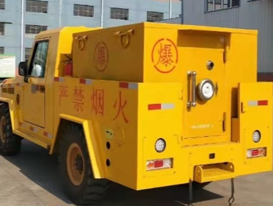 格尔木凯龙爆破器材运输车：保障爆破任务的安全运行
