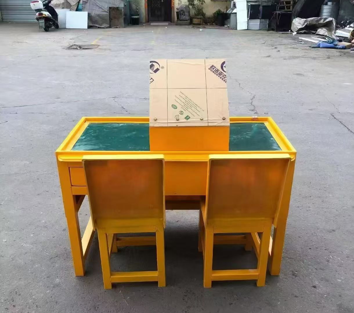格尔木防静电导通桌井下煤矿火工品发放桌：危险品流转的安全守护者